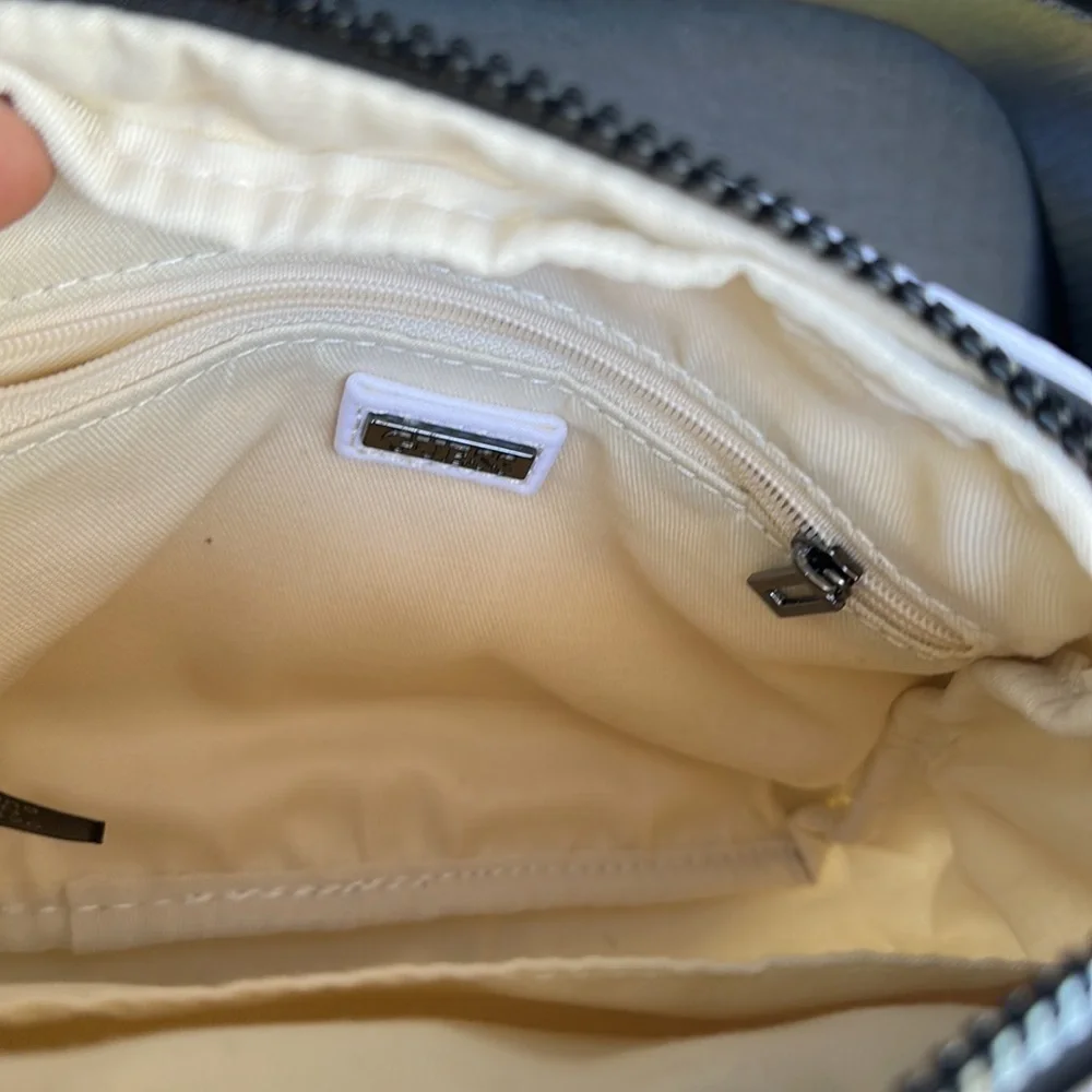 New GUESS Crossbody/Messenger Bag
